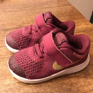 Nike toddler girls size 6 sneakers!